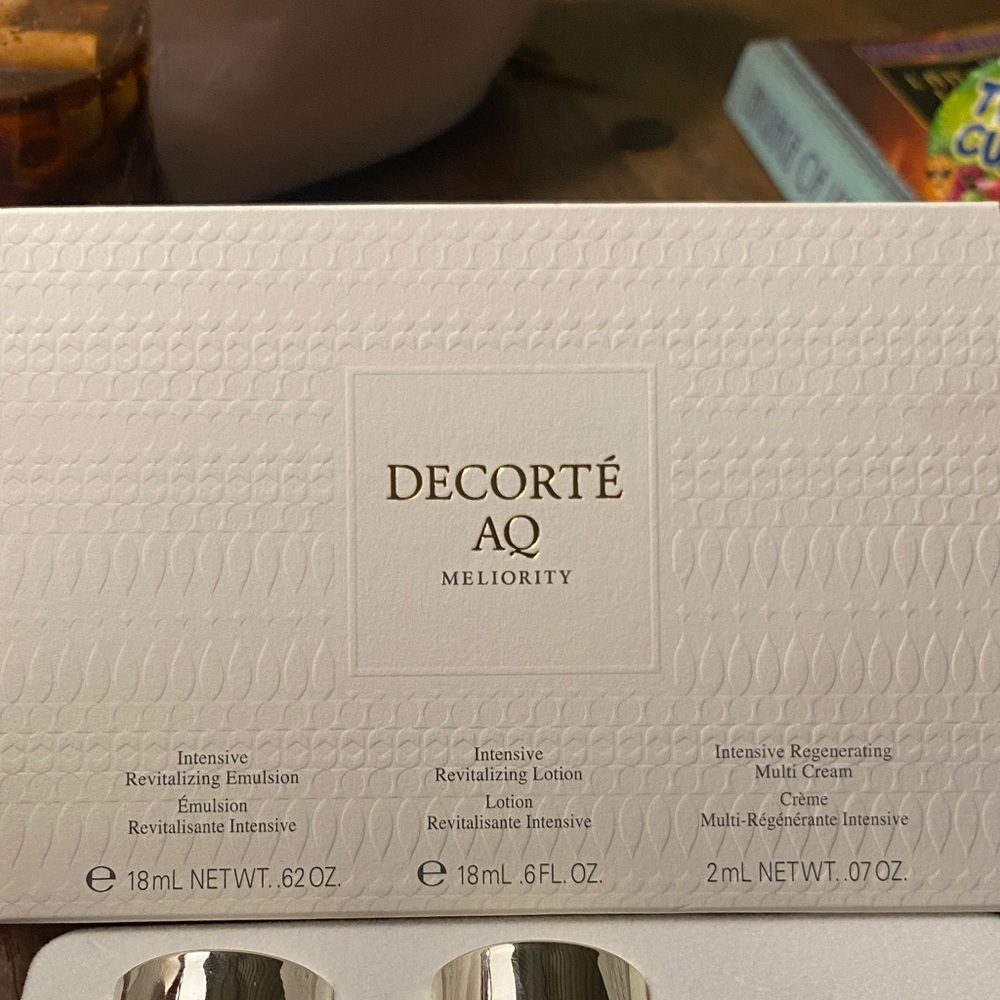 Decorte AQ 7 pc travel size Meliority and Absolute Glow Emulsion & Lotion. BNIB